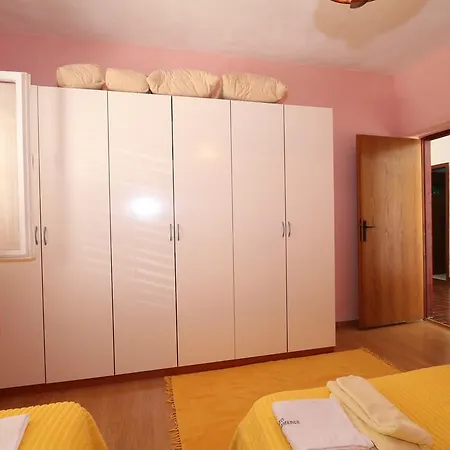 Apartment Antoneta Makarska