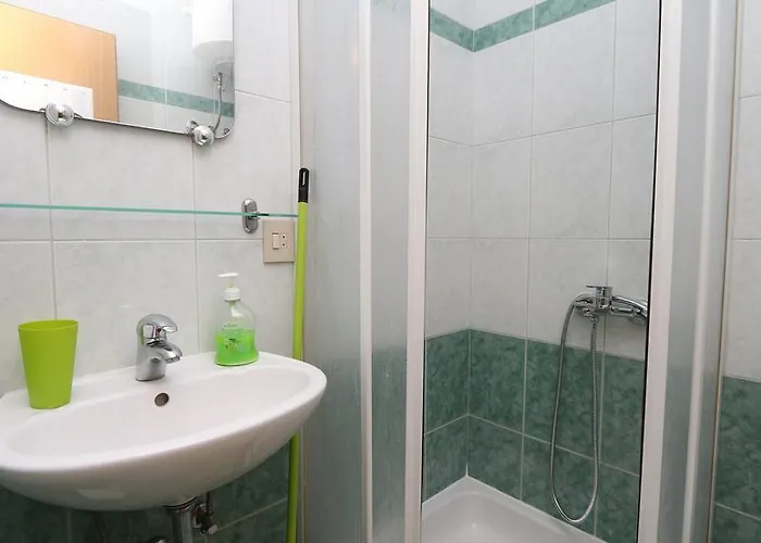 Antoneta * מאקרסקה